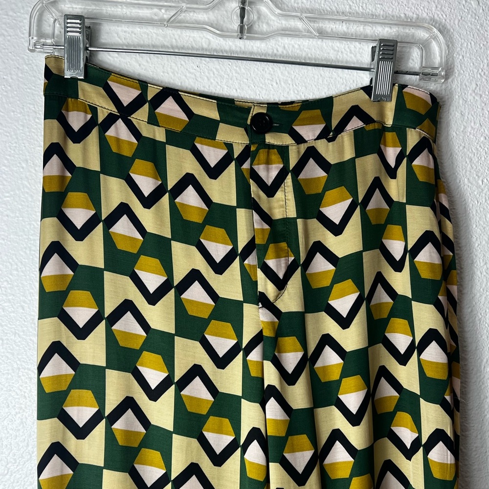Zara’s straight leg Safia pant in geometric pattern XS